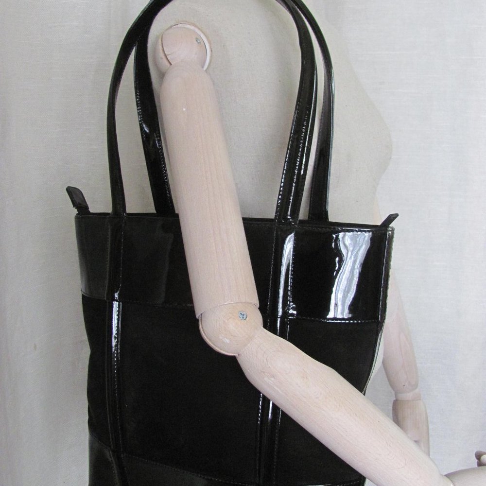 GUCCI Stylish Bucket Style Black Suede & Patent Leather Shoulder Handbag 1990s
